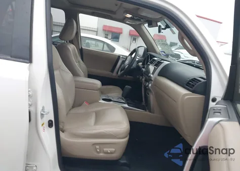 2010 Toyota 4Runner Sr5 V6 z USA, uszkodzony, nr VIN JTEZU5JR2A5002452